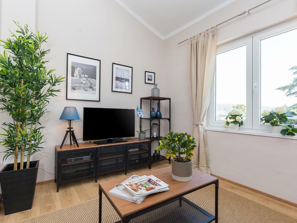 New City Center Design Apartment Porec Esterno foto